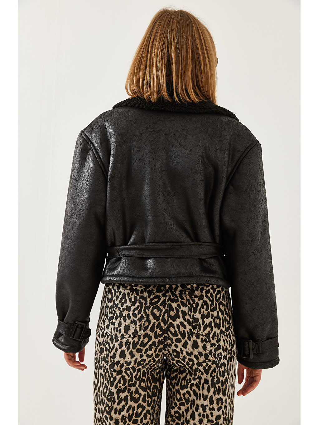 Siyah Kadın Aller Detay Crop Lamine Mont-5