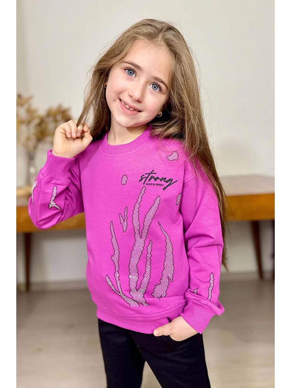 Kız Çocuk Strong Yazı Detaylı ve Üzeri Taş Ağaç Baskılı Çift Cepli Mor Eşofman Takım-1