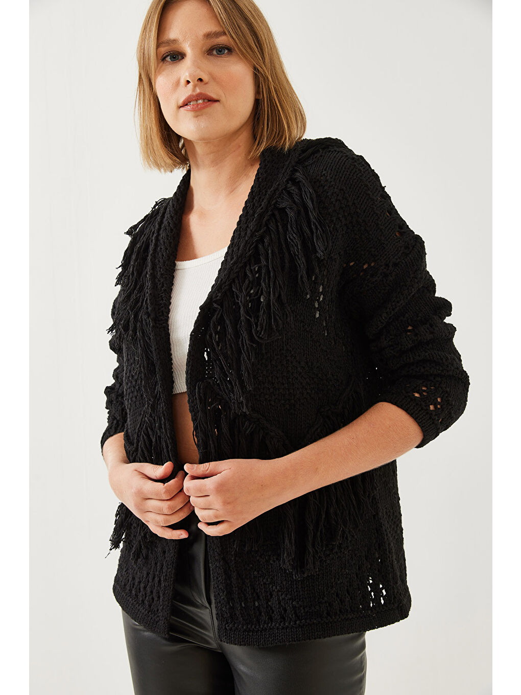 Siyah Kadın Saçaklı Triko Hırka-4