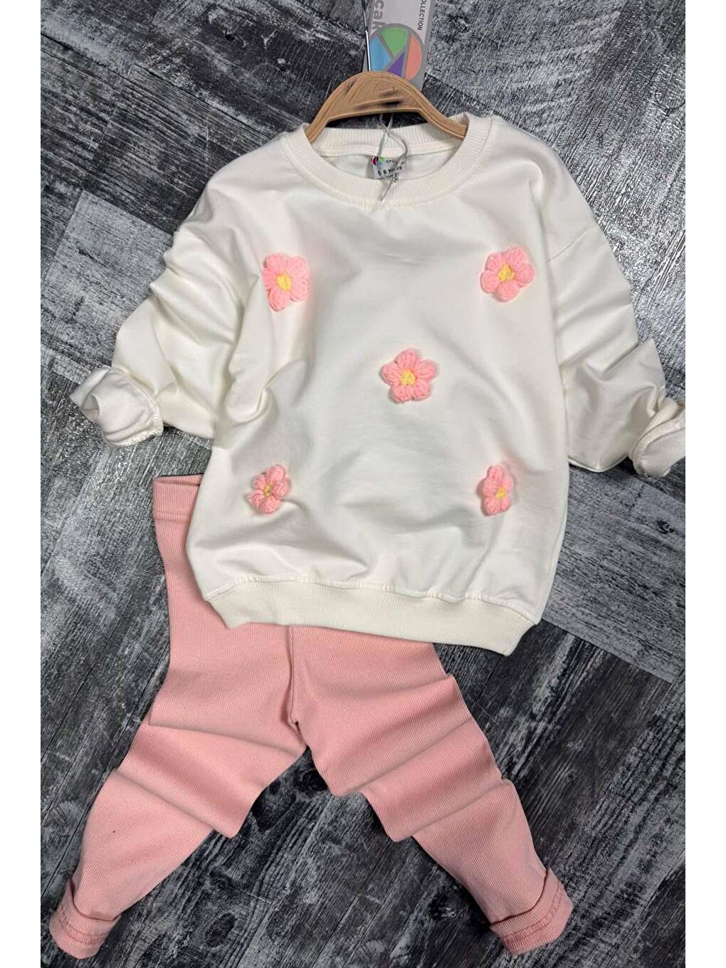 Kız Çocuk Üzeri Papatya Figürlü 3 İplik Kazak Bol Kesim Skuba Kumaş Fitilli Pembe Taytlı Takım-2