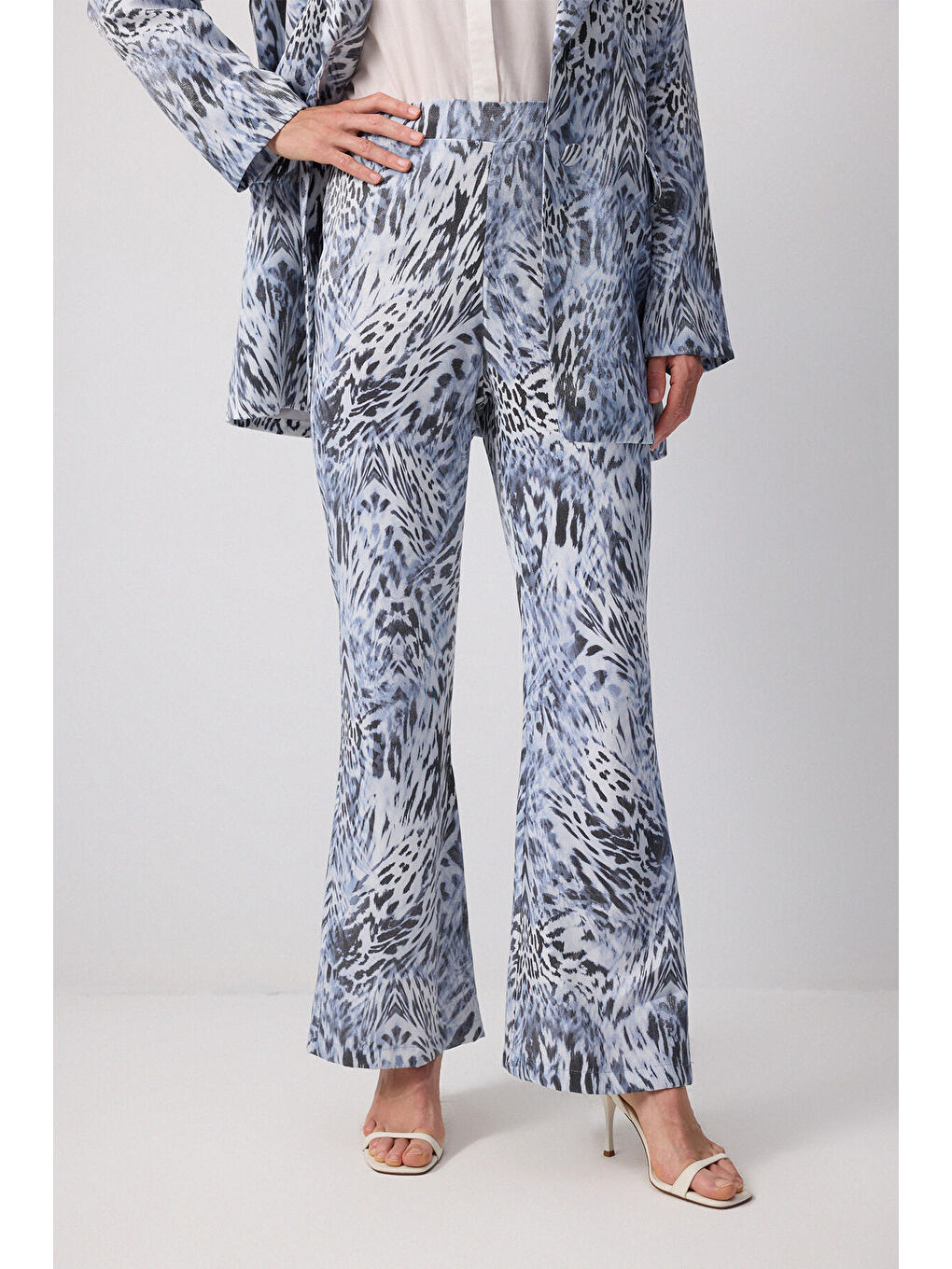 Mavi Desenli Kemer Detaylı Ceket Pantolon Takım-4