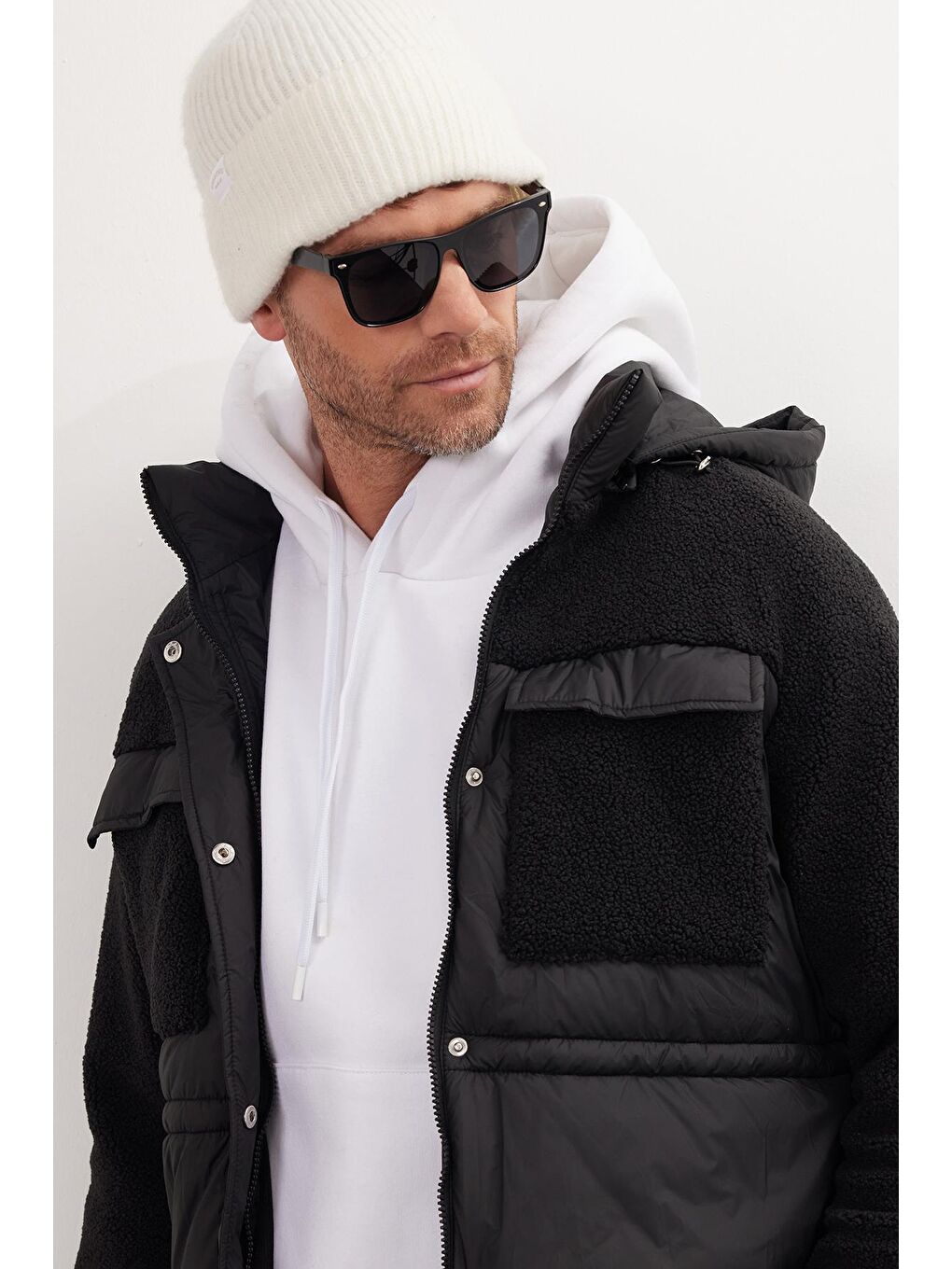 Erkek Regular Fit Klasik Kesim Kapüşonlu Fermuarlı Çift Cepli Çıtçıt Kapamalı Sıcak Tutan Siyah Mont-1