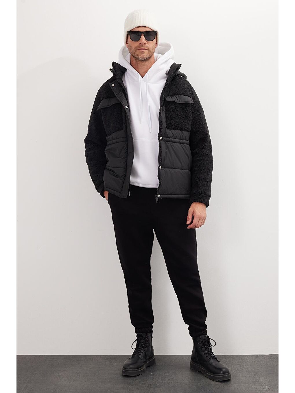 Erkek Regular Fit Klasik Kesim Kapüşonlu Fermuarlı Çift Cepli Çıtçıt Kapamalı Sıcak Tutan Siyah Mont-3