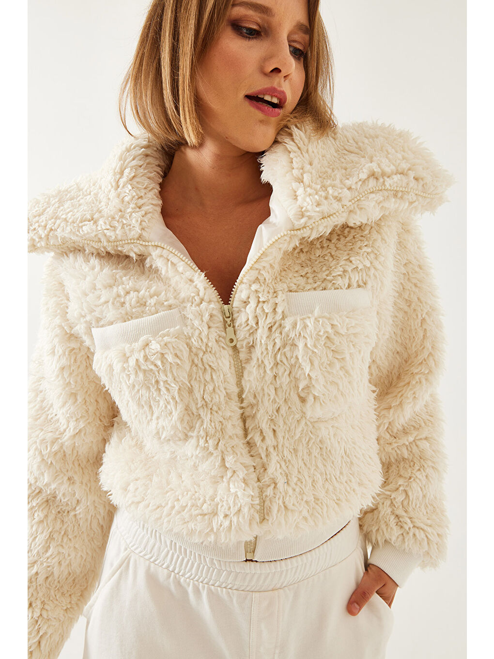 Bej Kadın Balıkçı Yaka Beli Lastikli Pelüş Mont-2