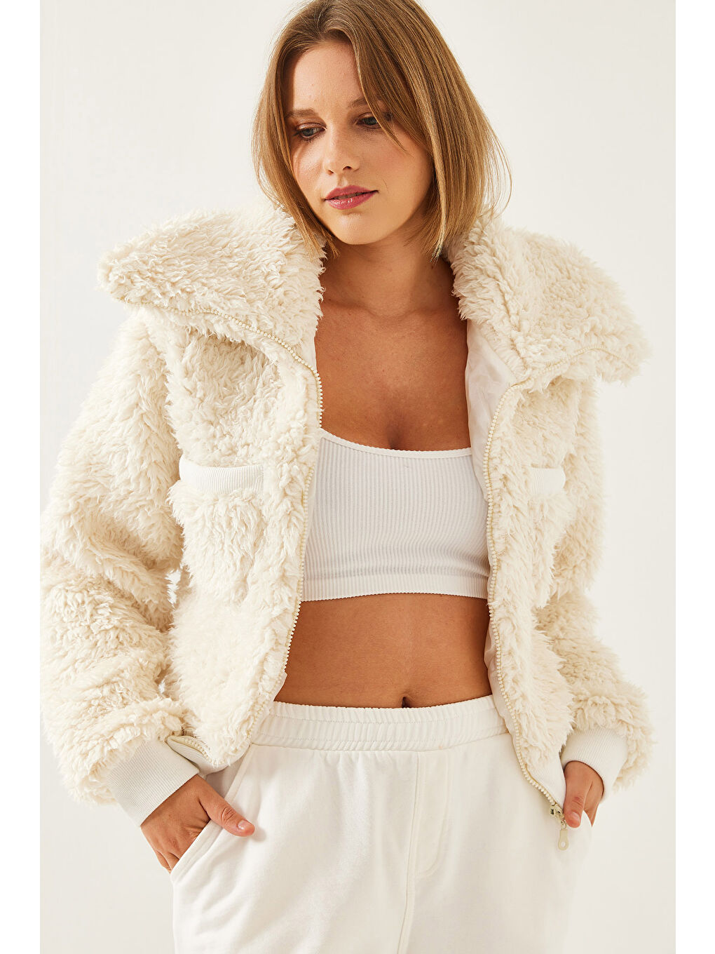 Bej Kadın Balıkçı Yaka Beli Lastikli Pelüş Mont-5