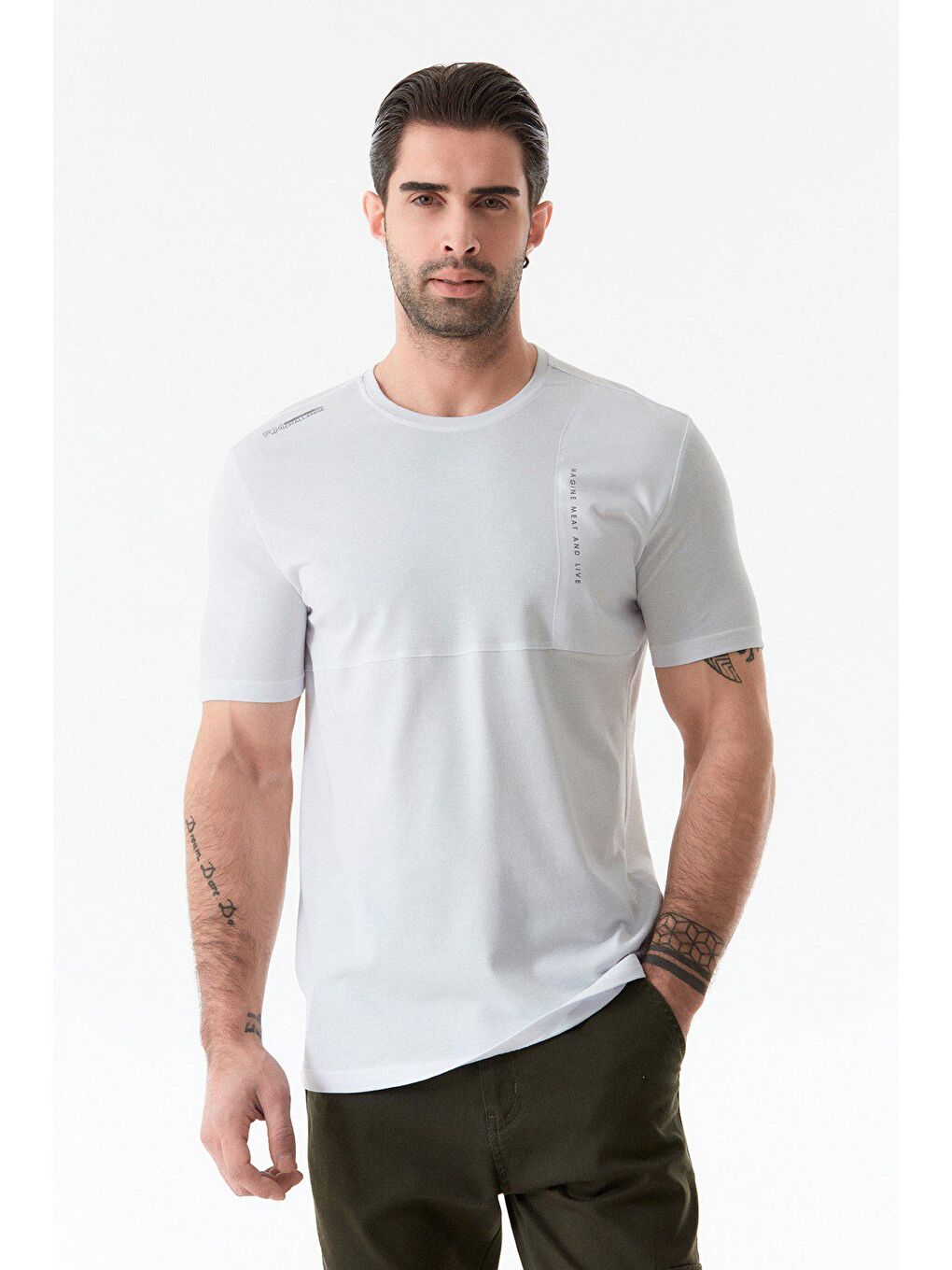 Beyaz Baskılı Bisiklet Yaka Tişört-1