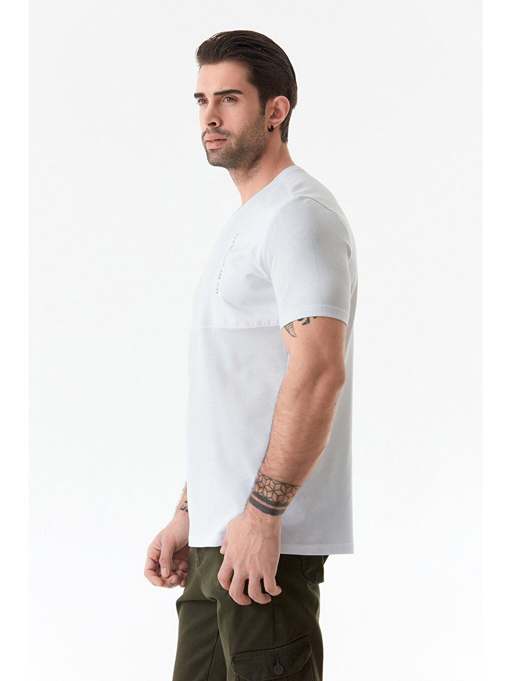 Beyaz Baskılı Bisiklet Yaka Tişört-2