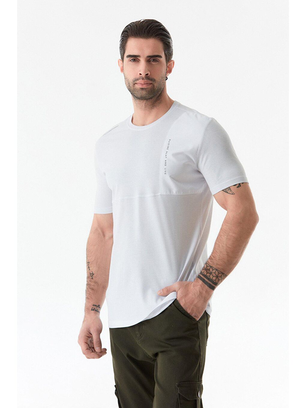 Beyaz Baskılı Bisiklet Yaka Tişört-3