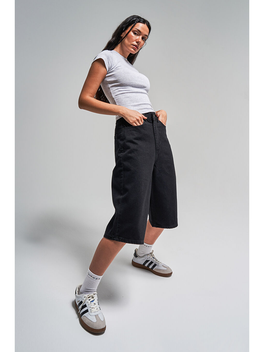 Kadın Siyah Renk 1s5 1 Maxi Boy Bol Kesim  100 Pamuk Denim Şortolon-2