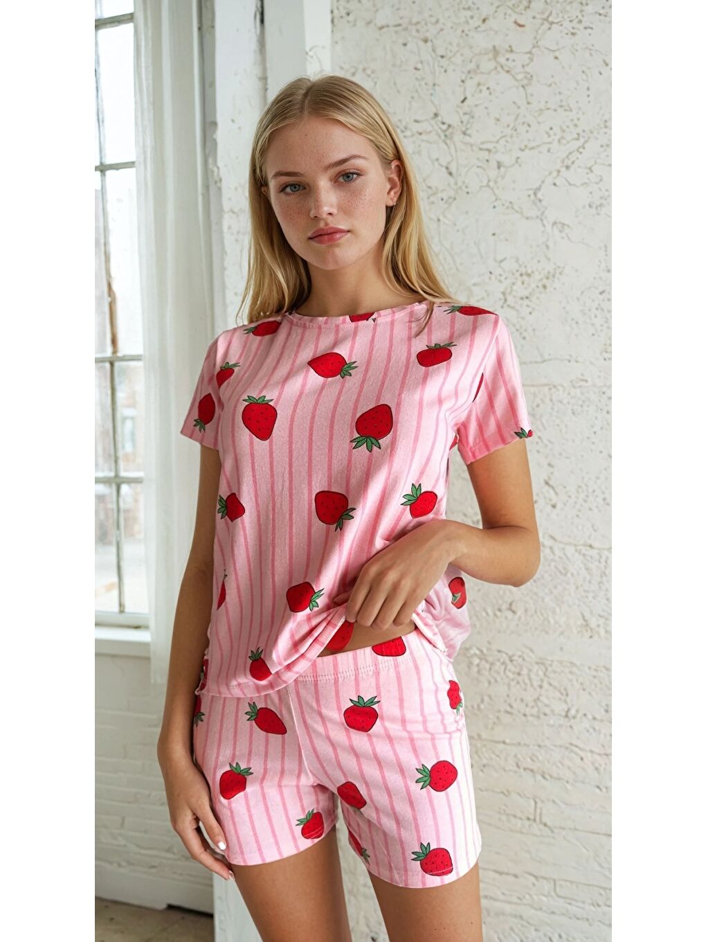 Pembe Çilek Baskılı Kısa Kol Pijama Takımı-1