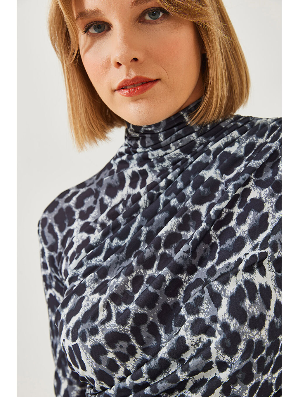 Gri Kadın Balıkçı Yaka Desenli Bluz --4