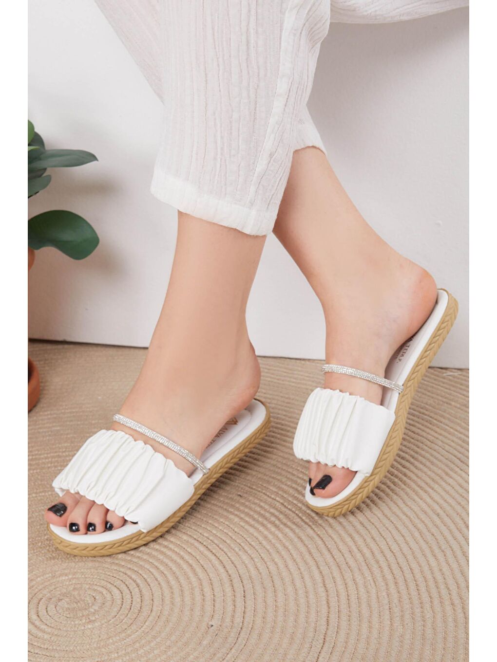 Kadın Beyaz Taşlı Terlik - 25540-1