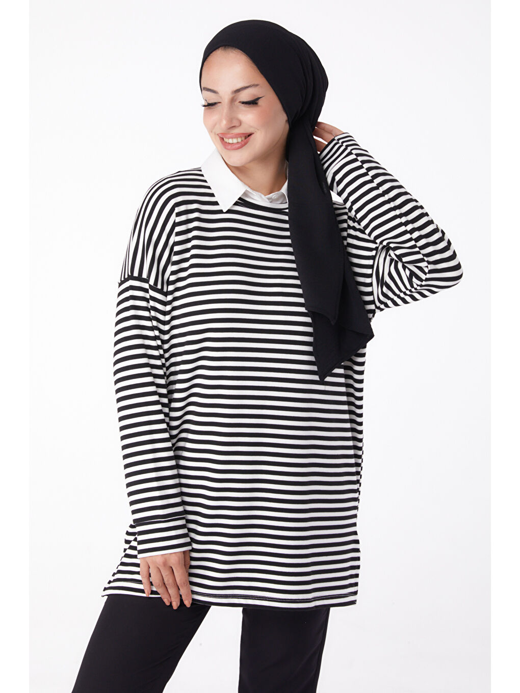 Bisiklet Yaka Kadın Siyah Çizgili Sweat - 26246-1