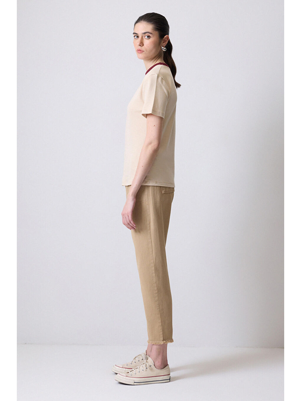 Bej %100 Pamuklu Ribana Yaka Kısa Kollu T-Shırt-2
