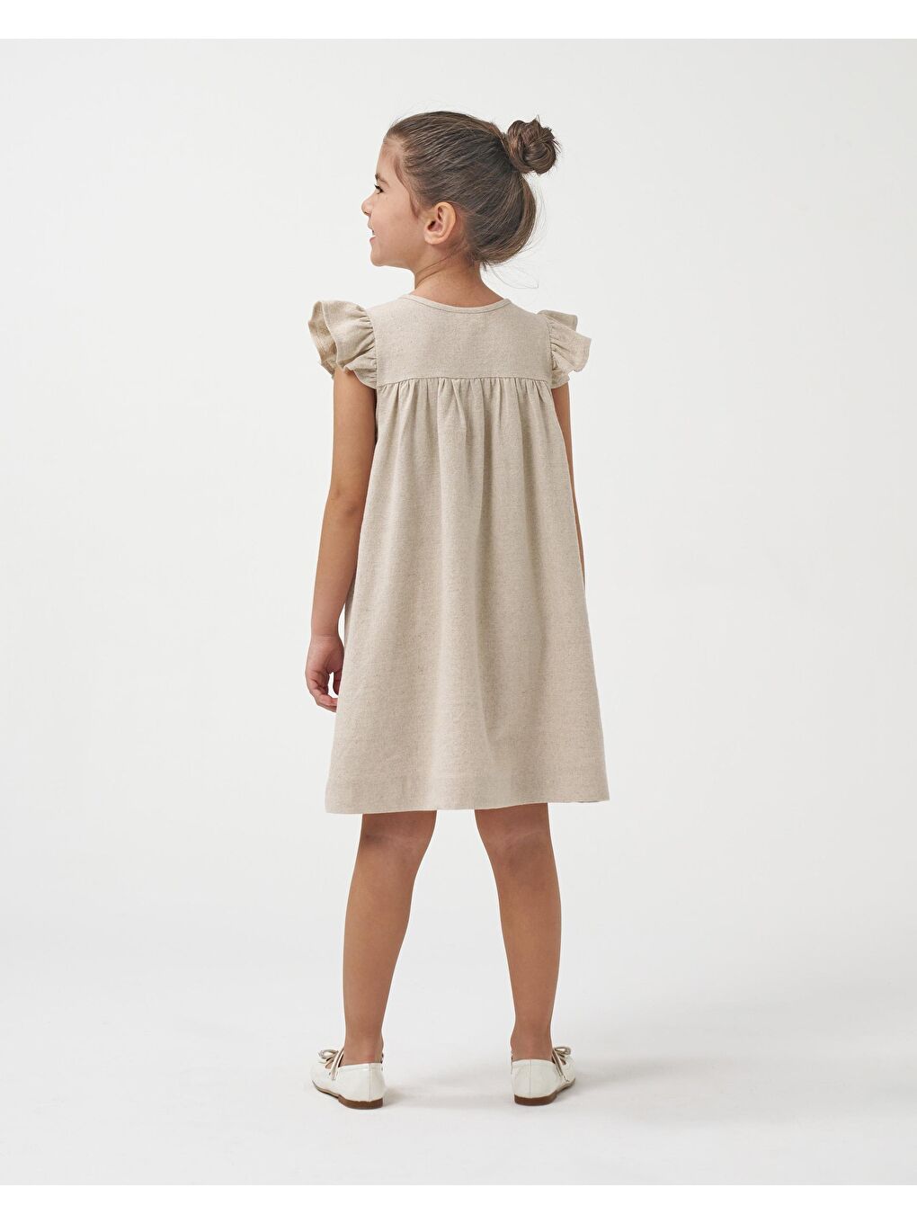 Kız Çocuk Keten Bej Çiçek Nakışlı Fırfır Kollu Elbise-1