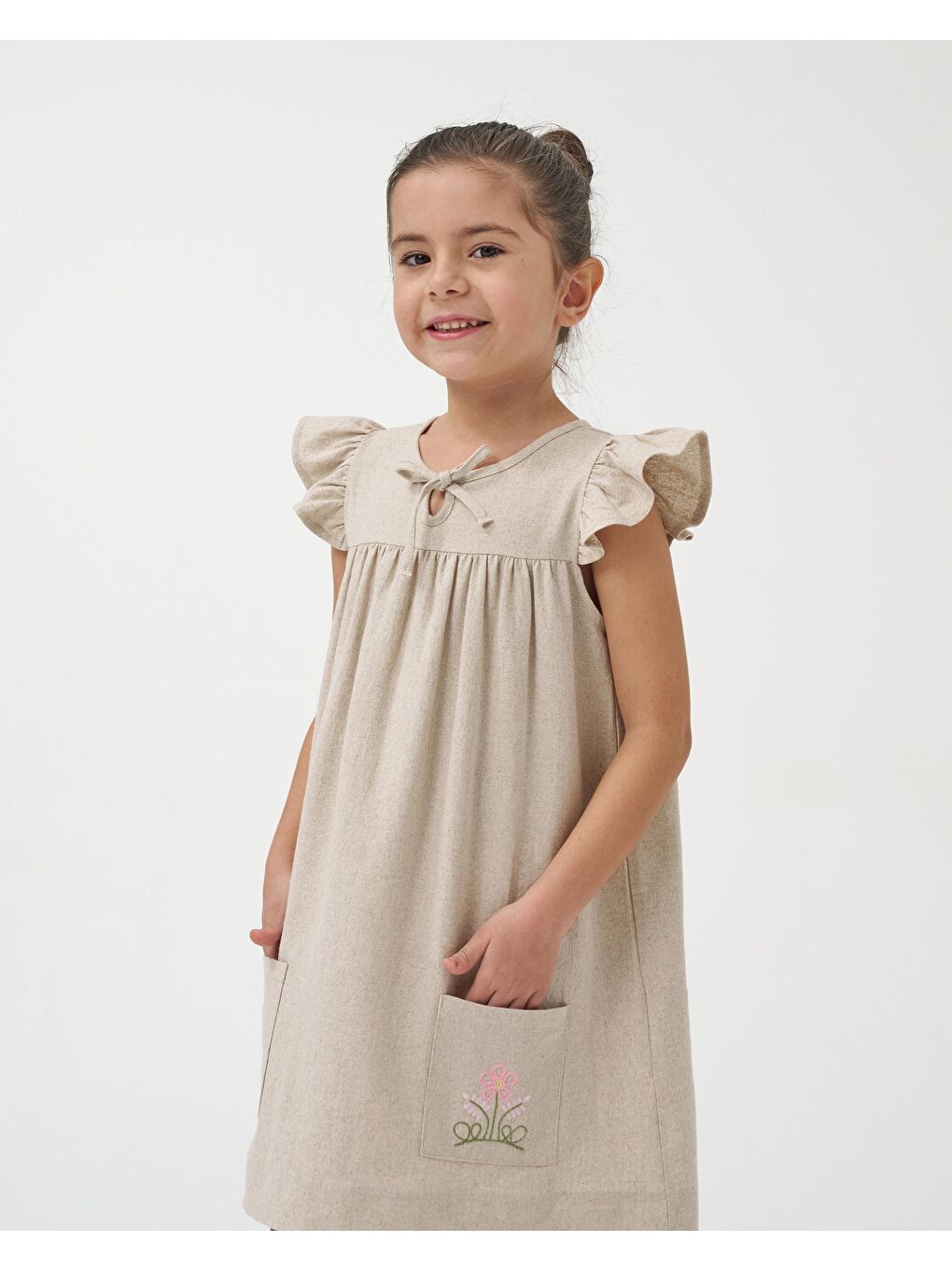 Kız Çocuk Keten Bej Çiçek Nakışlı Fırfır Kollu Elbise-3