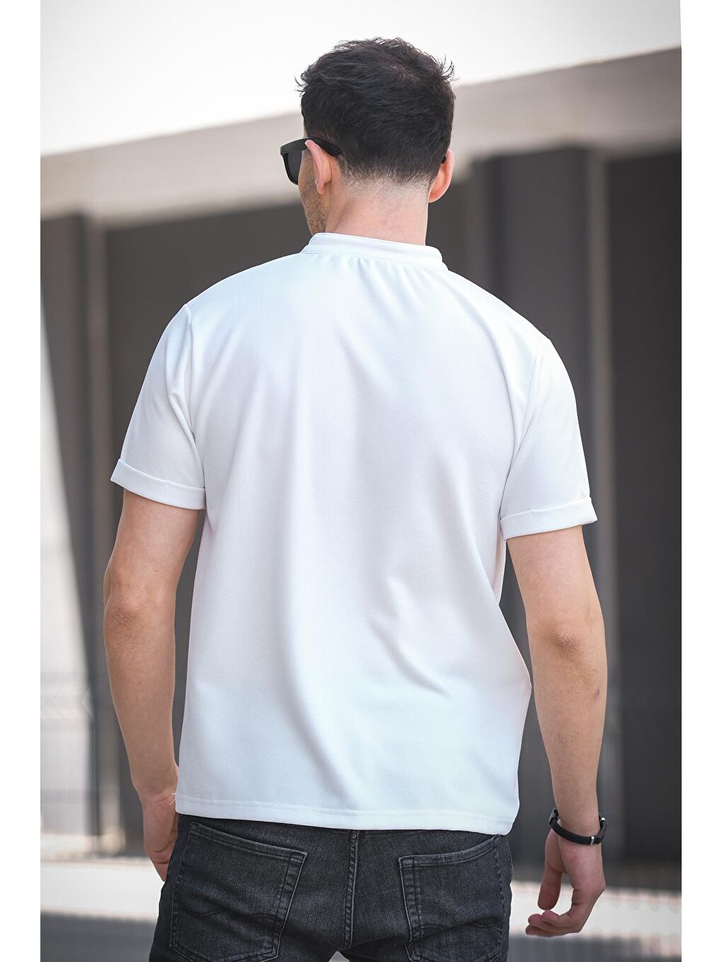 Beyaz Cole Slim Fit Esnek Elastanlı Yarım Düğmeli Kısa Kol Hakim Yaka Erkek Tişört-3