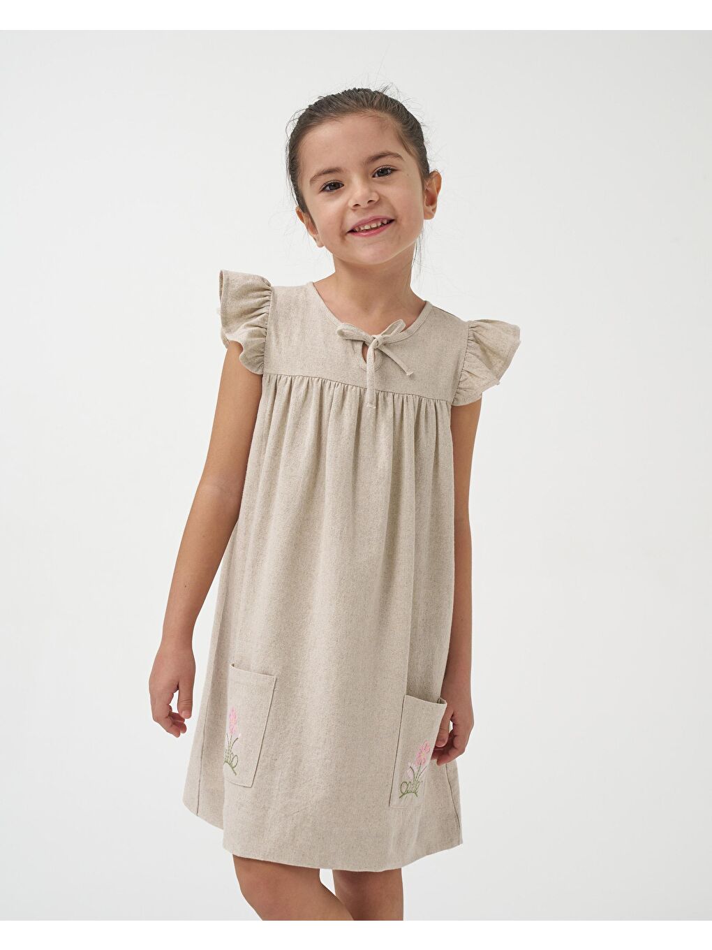 Kız Çocuk Keten Bej Çiçek Nakışlı Fırfır Kollu Elbise-4