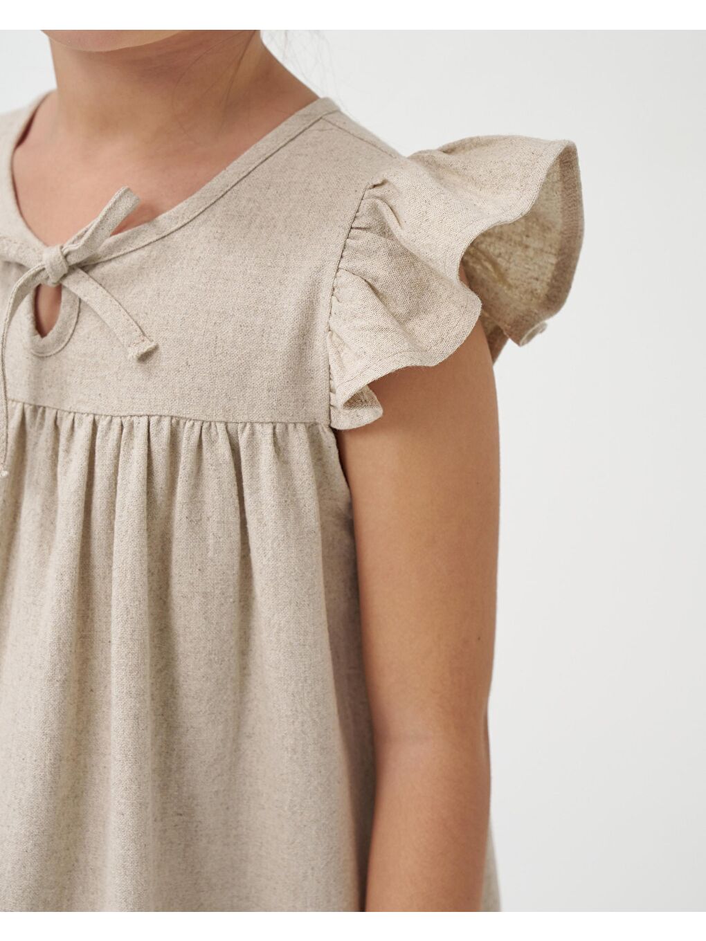 Kız Çocuk Keten Bej Çiçek Nakışlı Fırfır Kollu Elbise-5