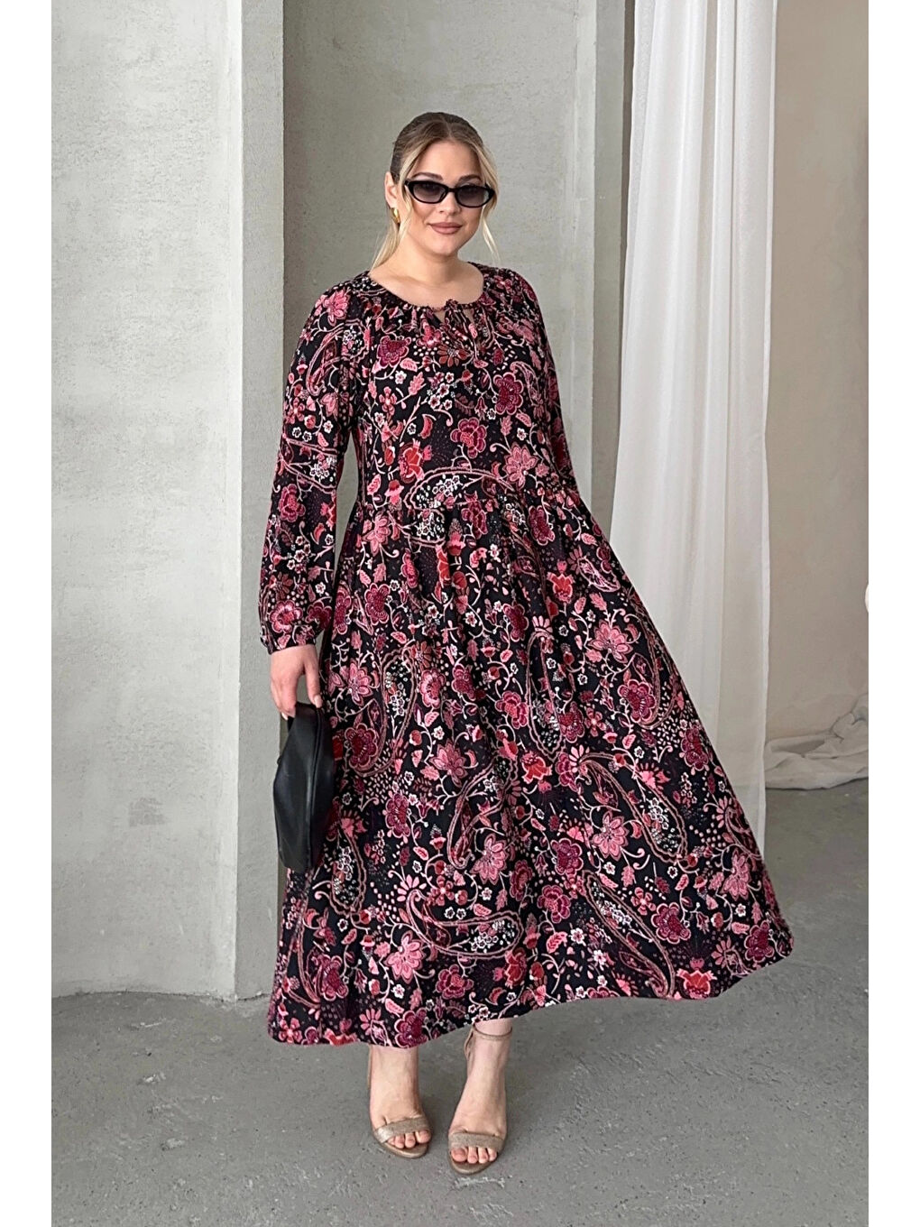 Siyah Büyük Beden Önü Bağlamalı Desenli Uzun Kollu Midi Elbise 615699-1