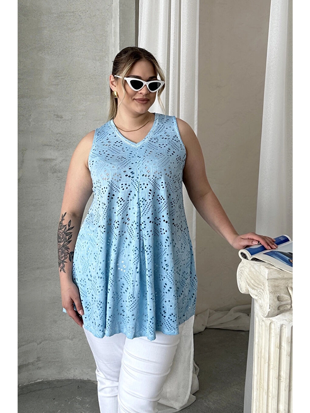 Mavi Büyük Beden V Yaka Sıfır Kol Dantel Detaylı Astarsız Bluz 302965-4