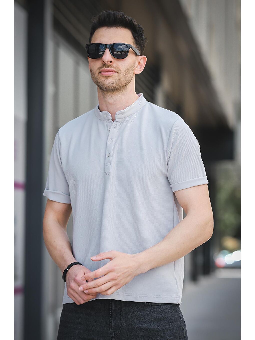 Gri Cole Slim Fit Esnek Elastanlı Yarım Düğmeli Kısa Kol Hakim Yaka Erkek Tişört-1