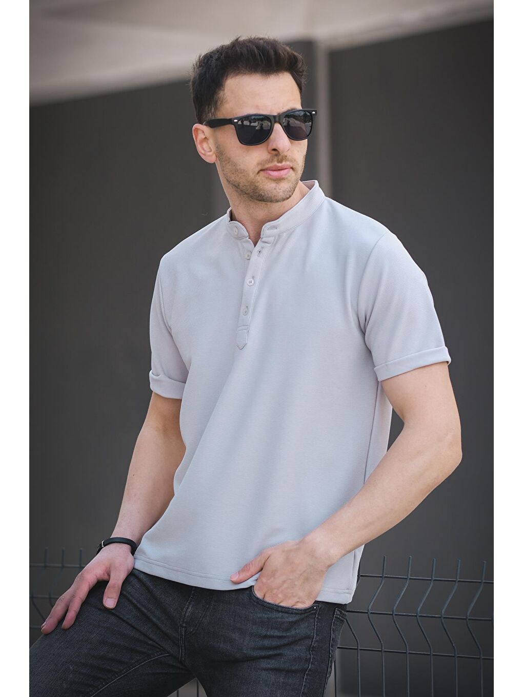 Gri Cole Slim Fit Esnek Elastanlı Yarım Düğmeli Kısa Kol Hakim Yaka Erkek Tişört-2