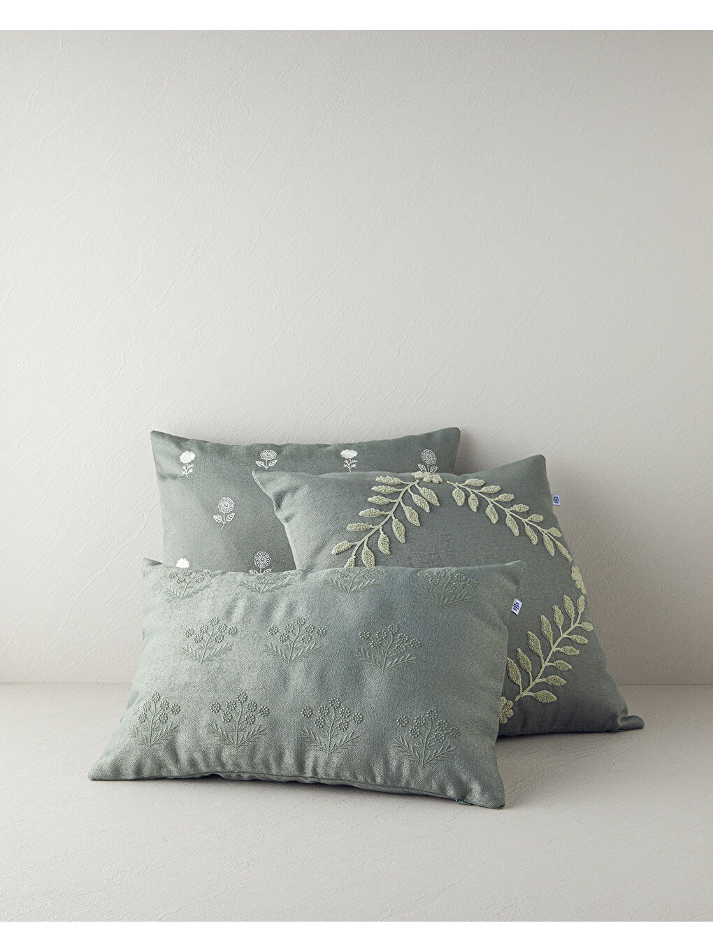 Blad Punch Nakışlı Kırlent Kılıfı Yeşil-2