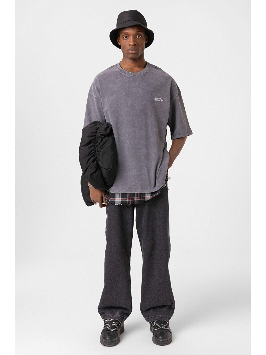 Gri Yıkamalı Oversize Ekose Detaylı Tişört Füme