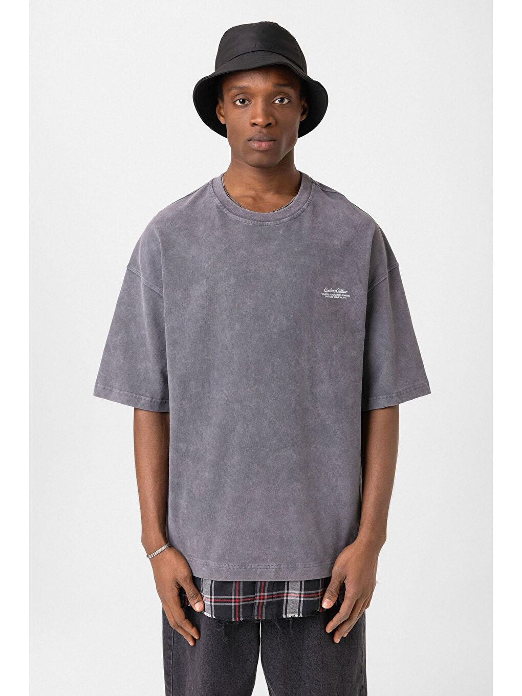 Gri Yıkamalı Oversize Ekose Detaylı Tişört Füme-2