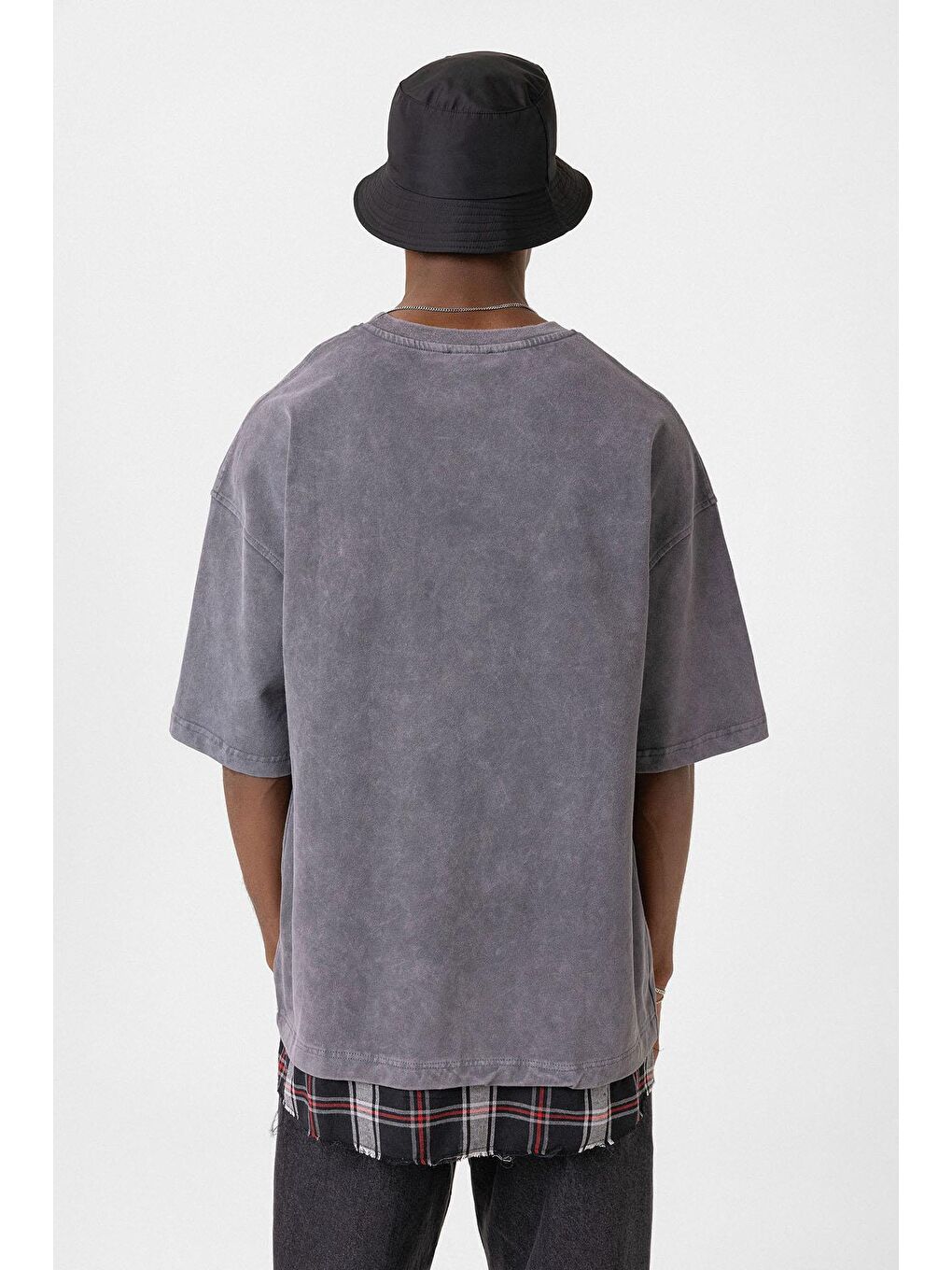 Gri Yıkamalı Oversize Ekose Detaylı Tişört Füme-4