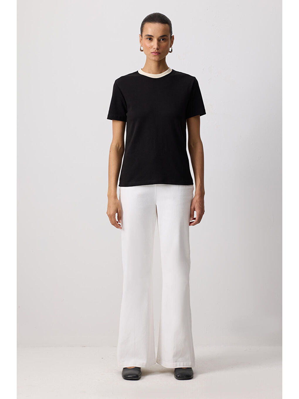 Siyah %100 Pamuklu Ribana Yaka Kısa Kollu T-Shırt