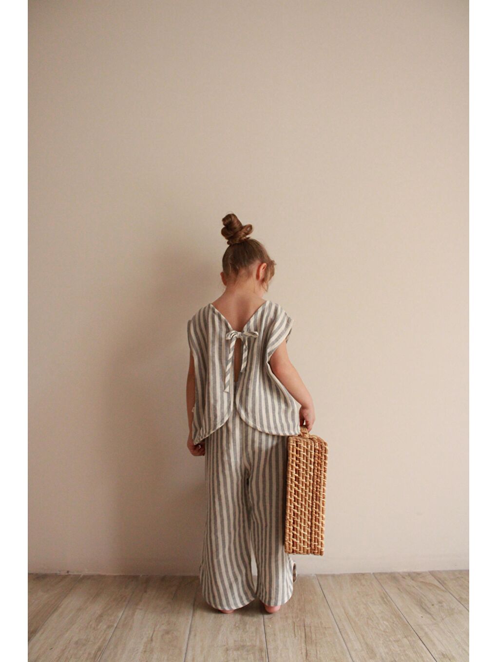 Gri Çizgili Sırt Detaylı Müslin Takım