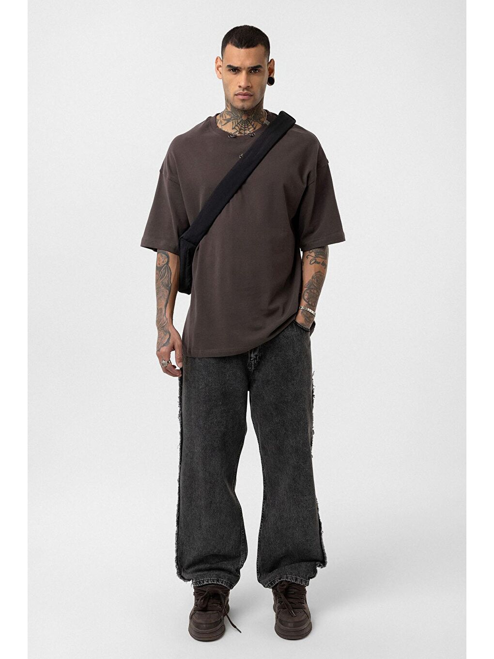 Kahverengi Oversize Metal Halka Detaylı Tişört Kahve
