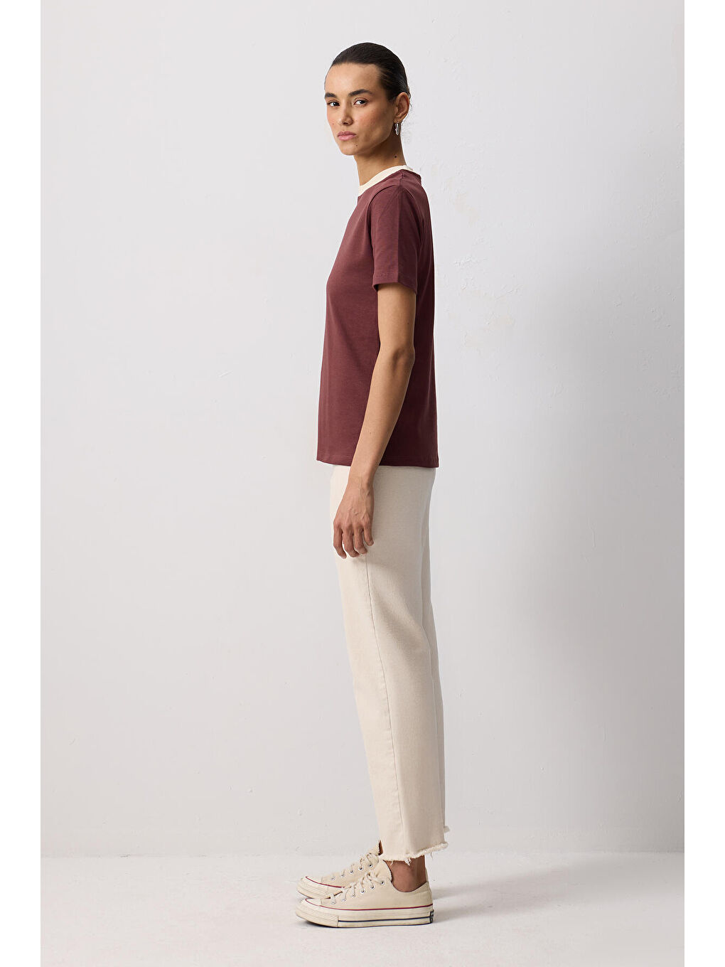 Kahverengi %100 Pamuklu Ribana Yaka Kısa Kollu T-Shırt-2