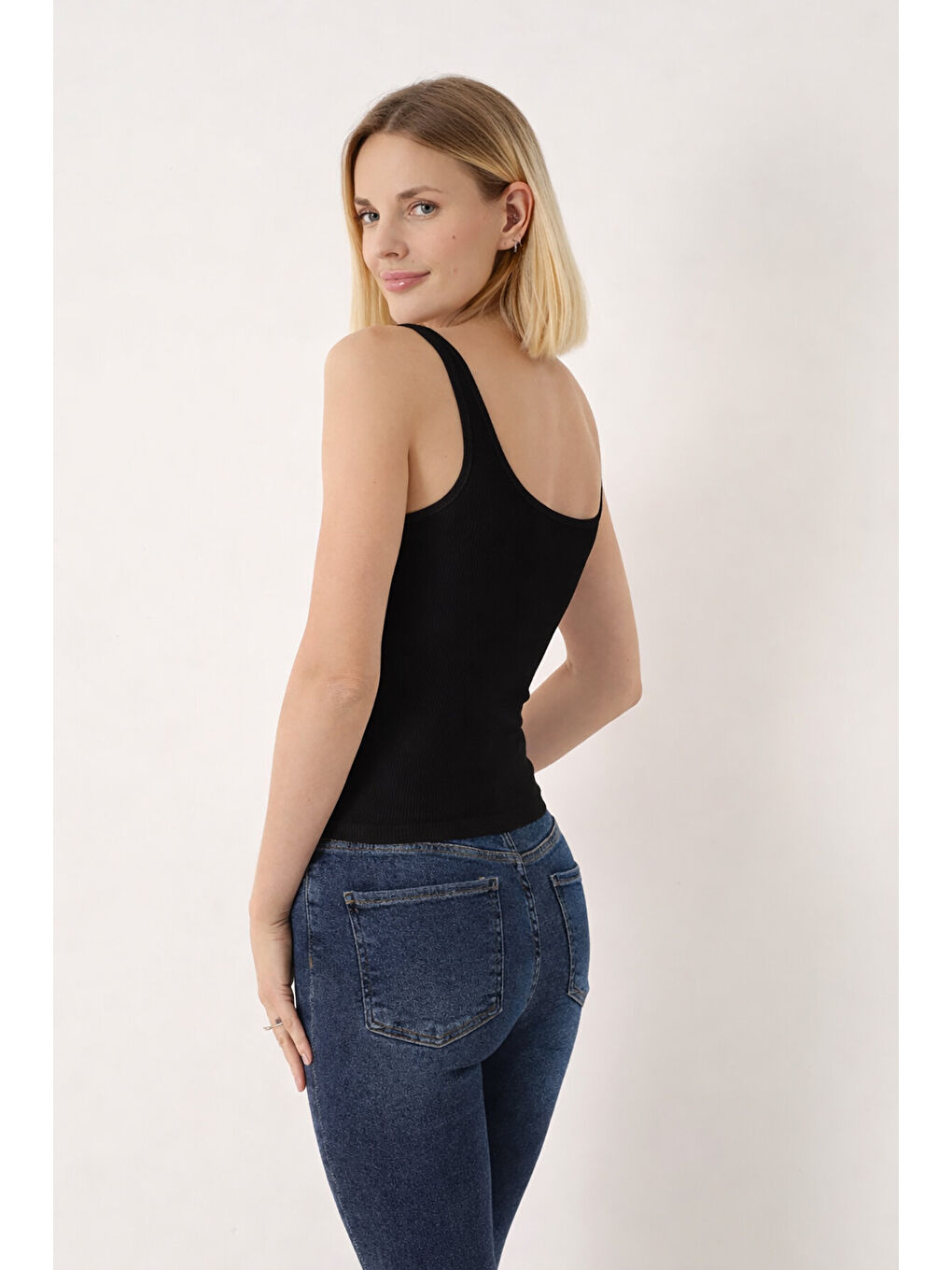 Siyah Kare Yaka Seamless Body-2