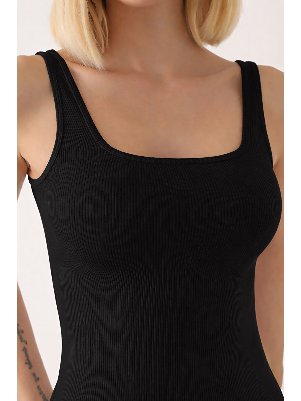 Siyah Kare Yaka Seamless Body-4