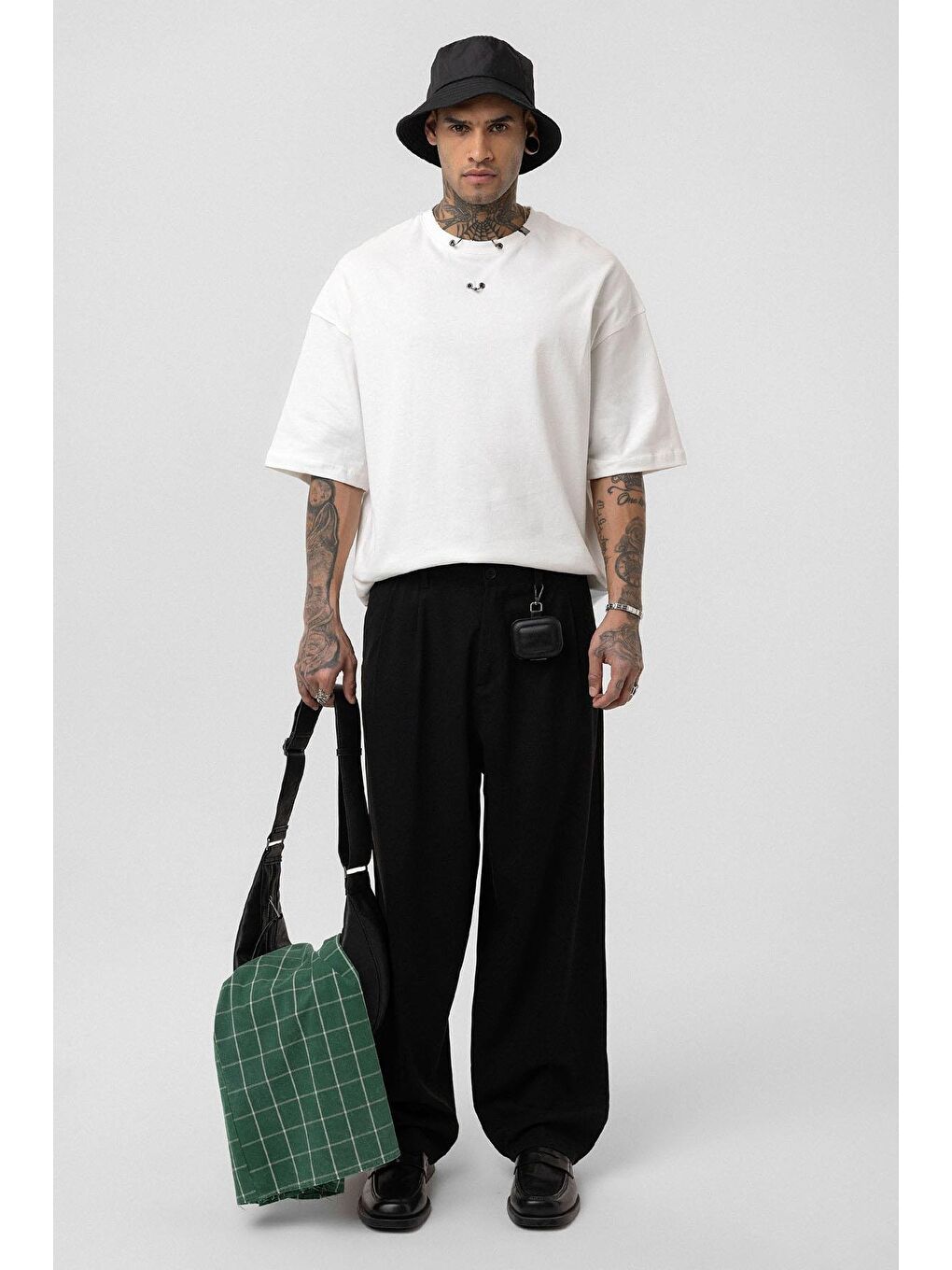 Oversize Metal Halka Detaylı Tişört Ekru