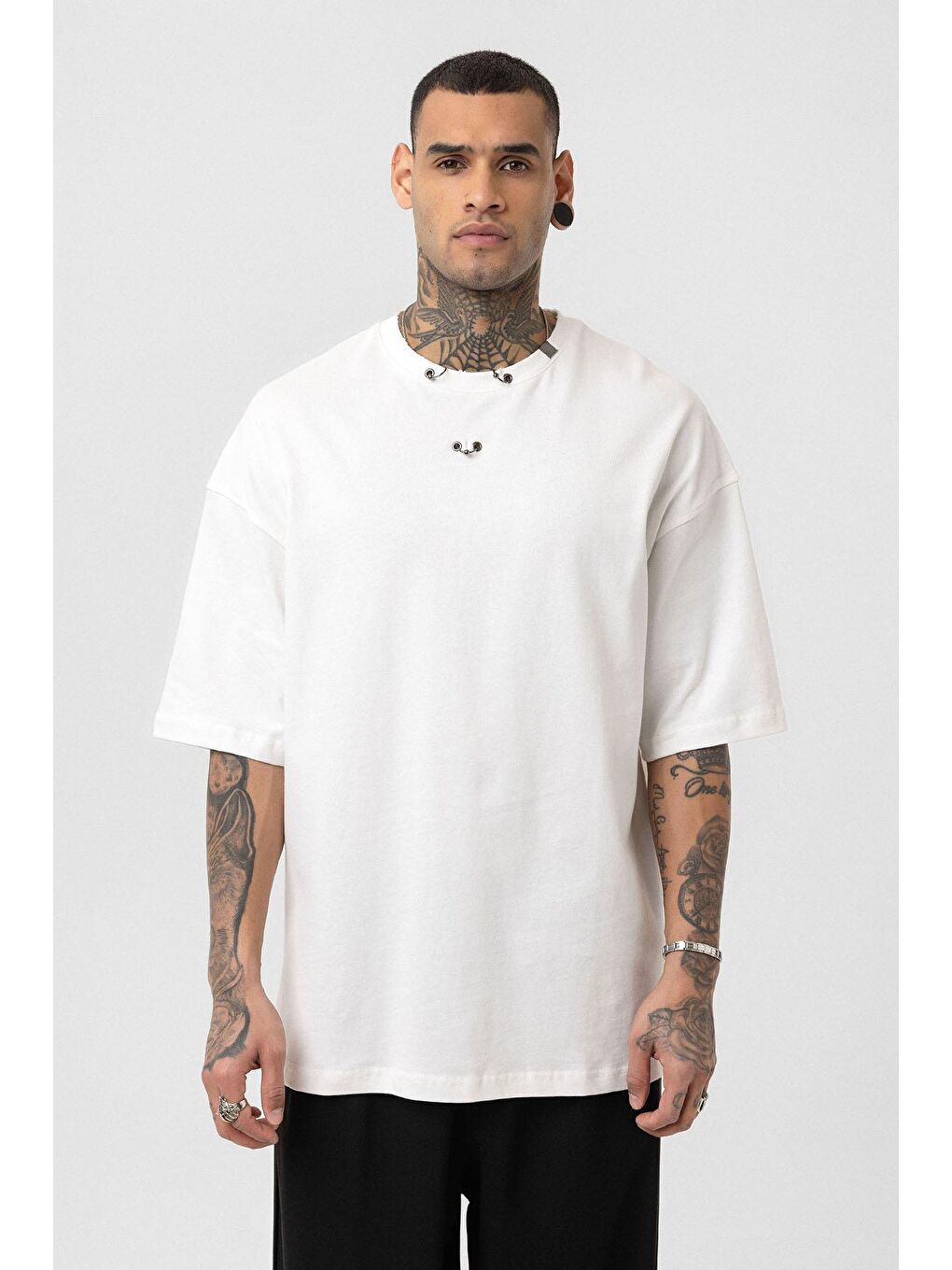 Oversize Metal Halka Detaylı Tişört Ekru-5