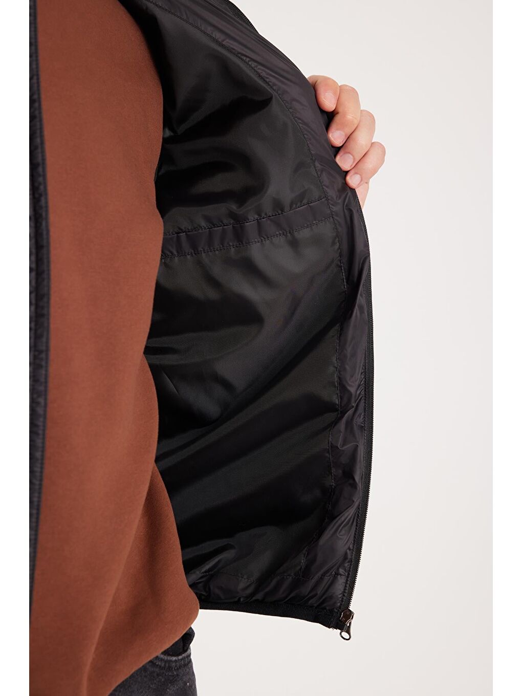 Erkek Relax Fit Rahat Kesim Kapitone Kollar Triko Çift Cepli Sıcak Tutan Siyah Mont-2