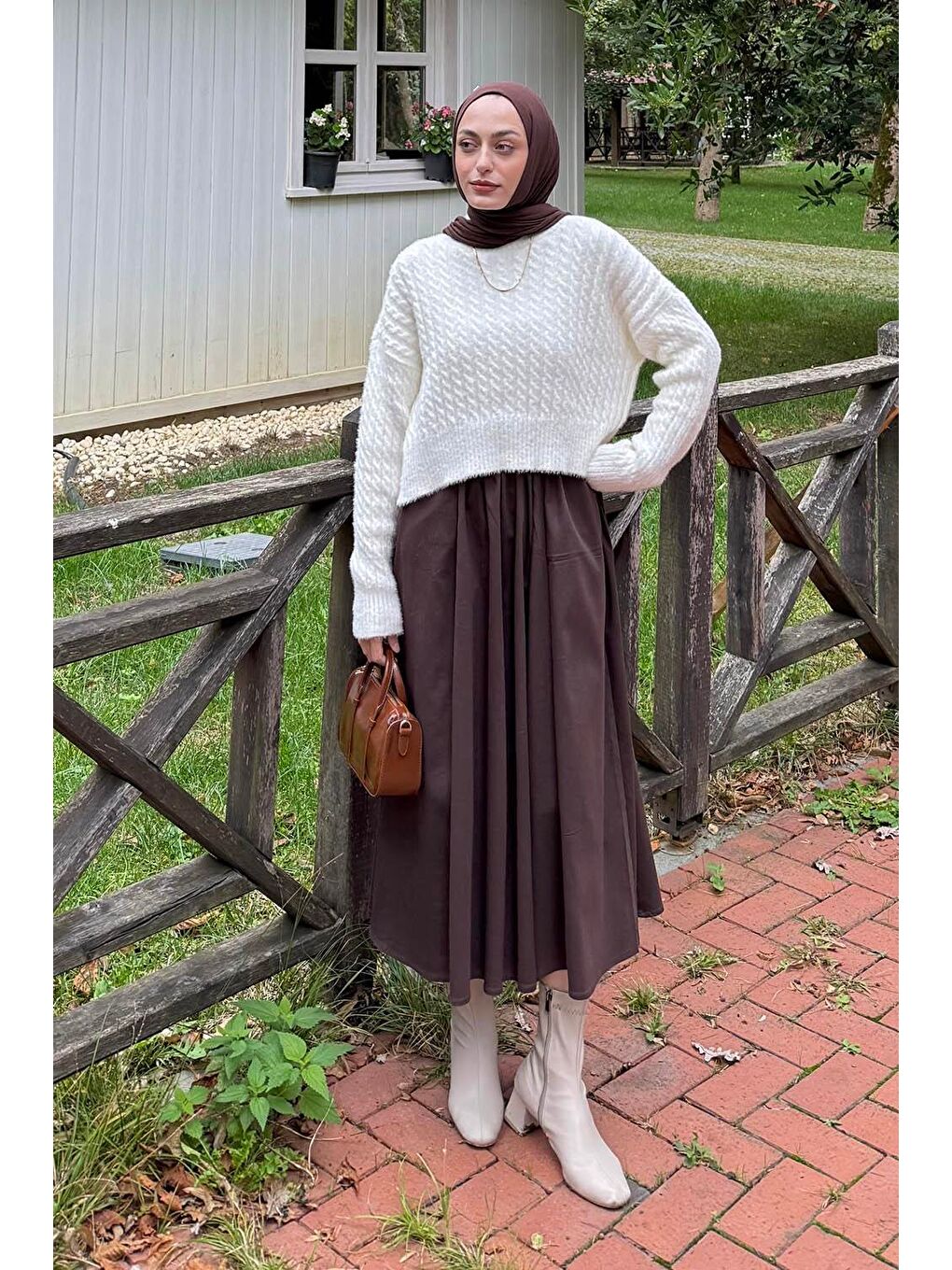 Beyaz Crop Triko Kazak Kemik