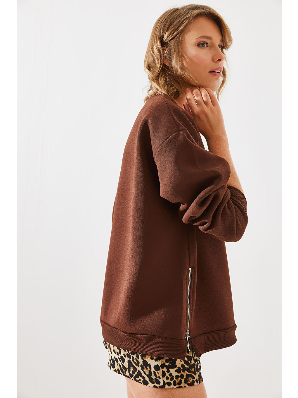 SHADE Kahverengi Kadın Bisiklet Yaka Şardonlu Fermuar Detaylı Basic Sweatshirt - 2