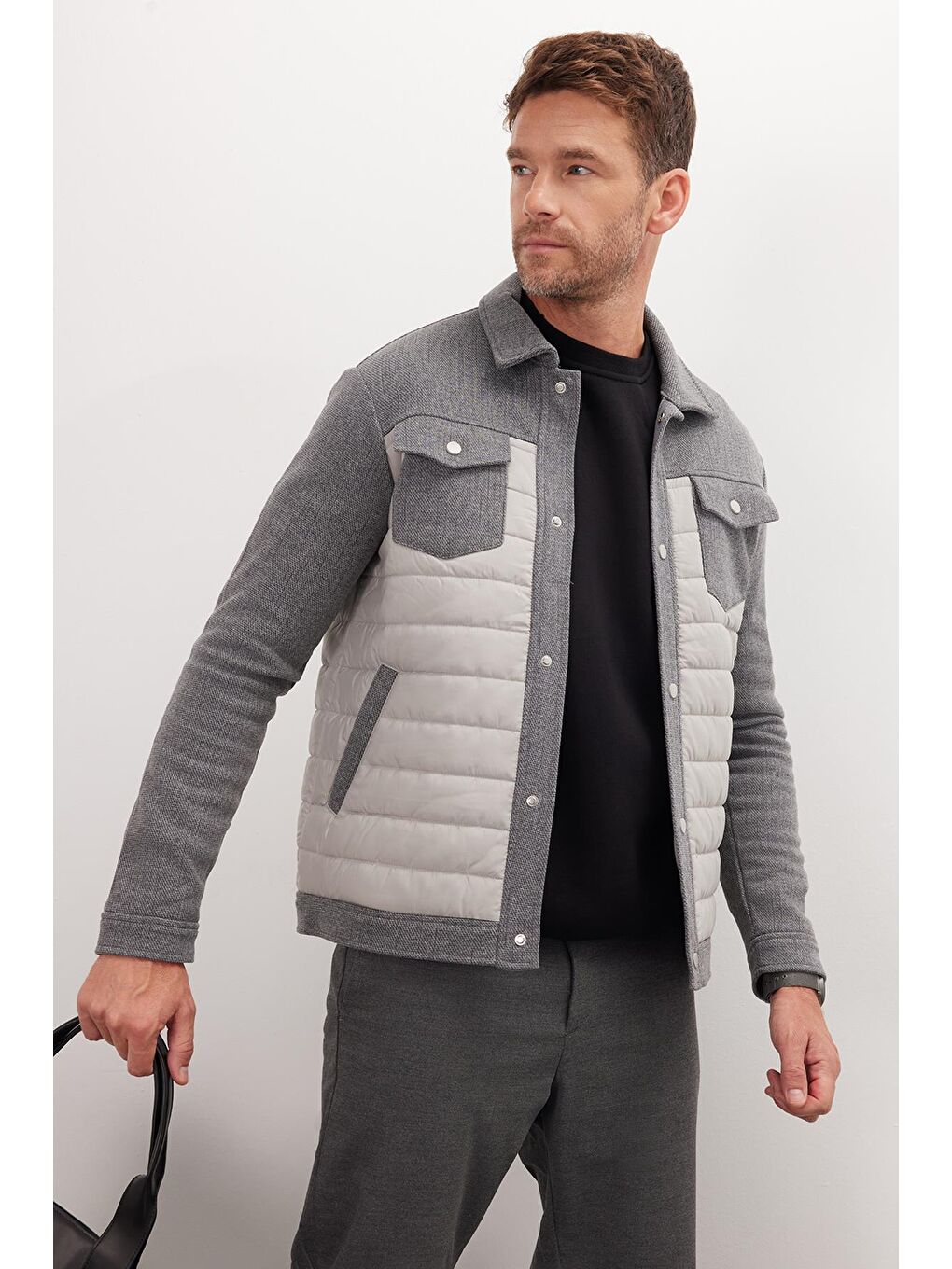 Erkek Relax Fit Rahat Kesim Çıt Çıt Düğmeli Kapitone Kapaklı Çift Cep Sıcak Tutan Bej Kaşe Mont-4