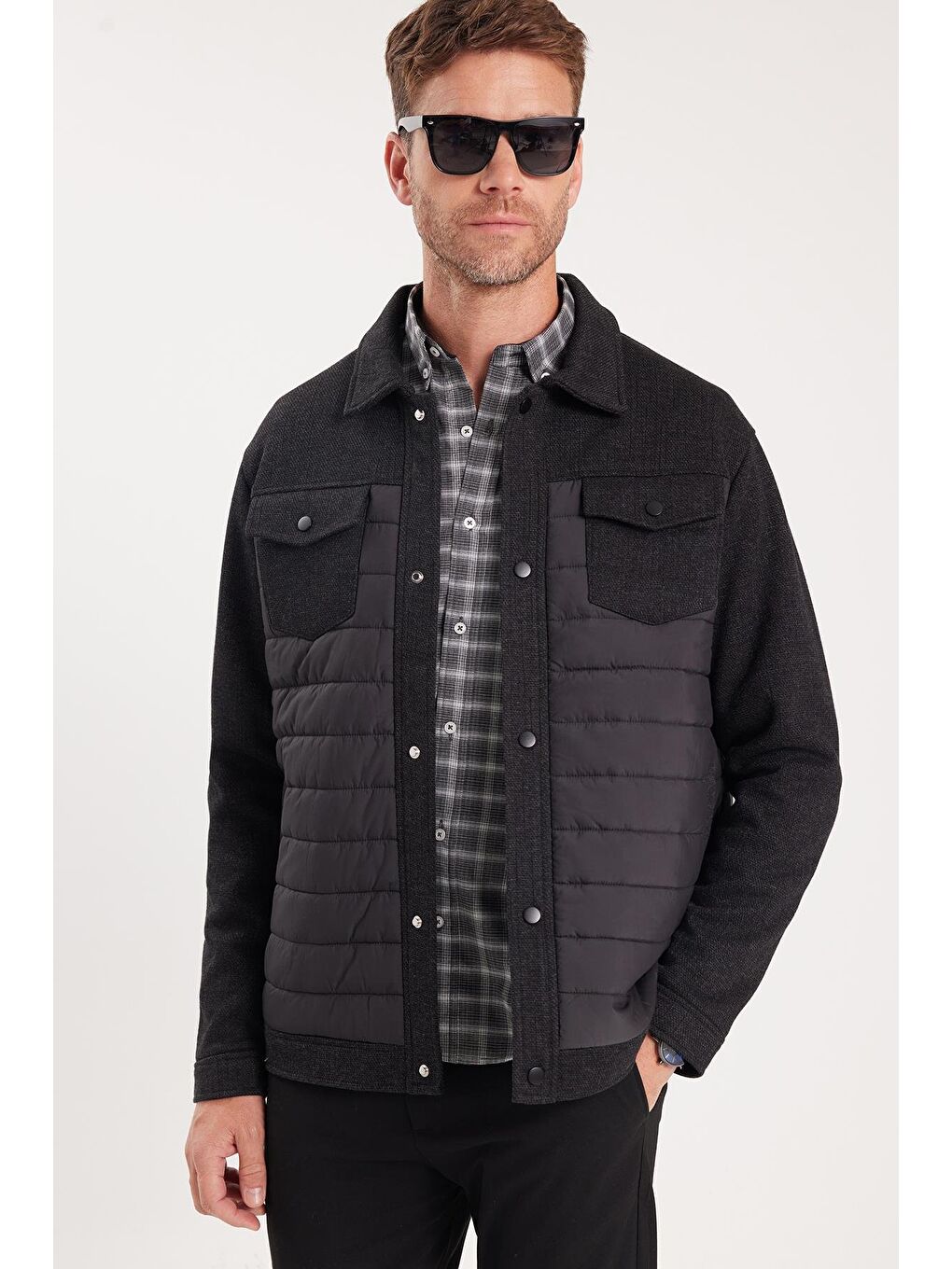 Erkek Relax Fit Rahat Kesim Çıt Çıt Düğmeli Kapitone Kapaklı Çift Cep Sıcak Tutan Siyah Kaşe Mont-4