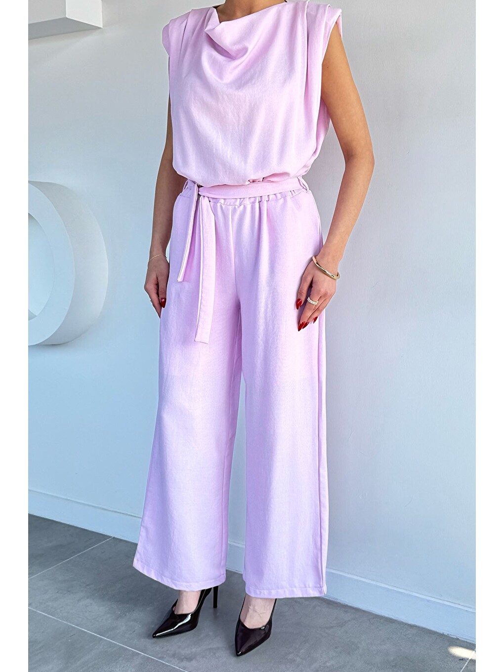 Pembe Kadın Degaje Yaka Omuz Vatkalı Bel Lastikli Tulum-1