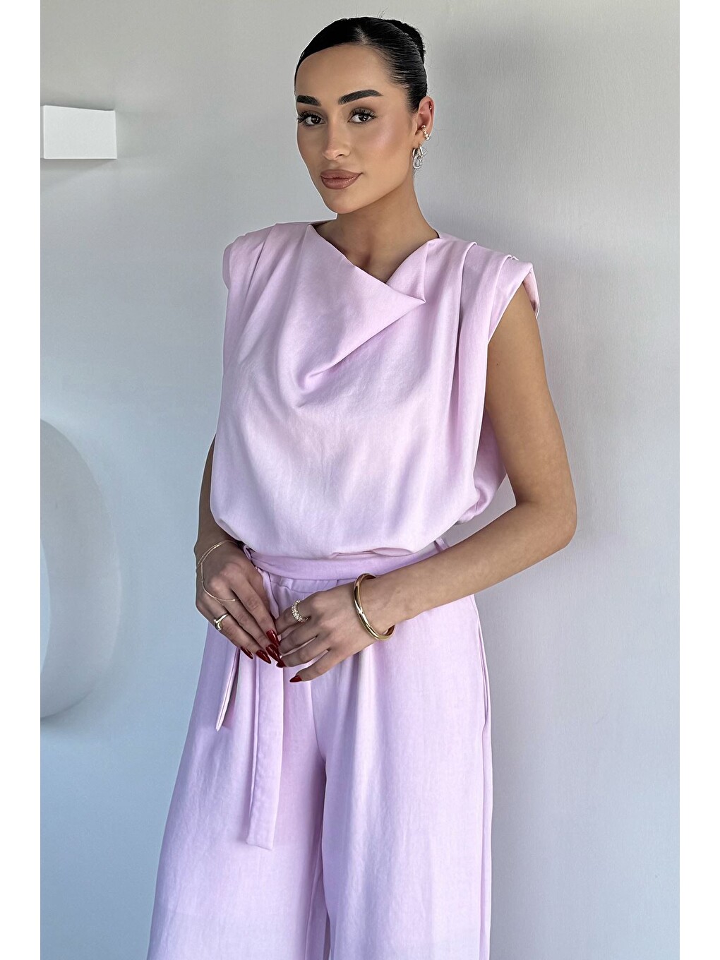 Pembe Kadın Degaje Yaka Omuz Vatkalı Bel Lastikli Tulum-2