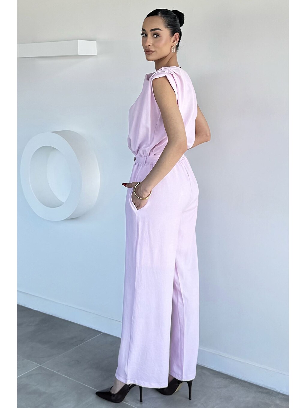 Pembe Kadın Degaje Yaka Omuz Vatkalı Bel Lastikli Tulum-4