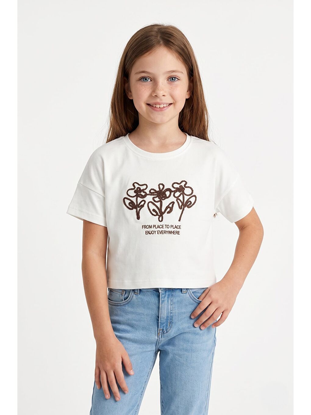 Ekru Çiçek Nakışlı Kız Çocuk Crop Tişört-1
