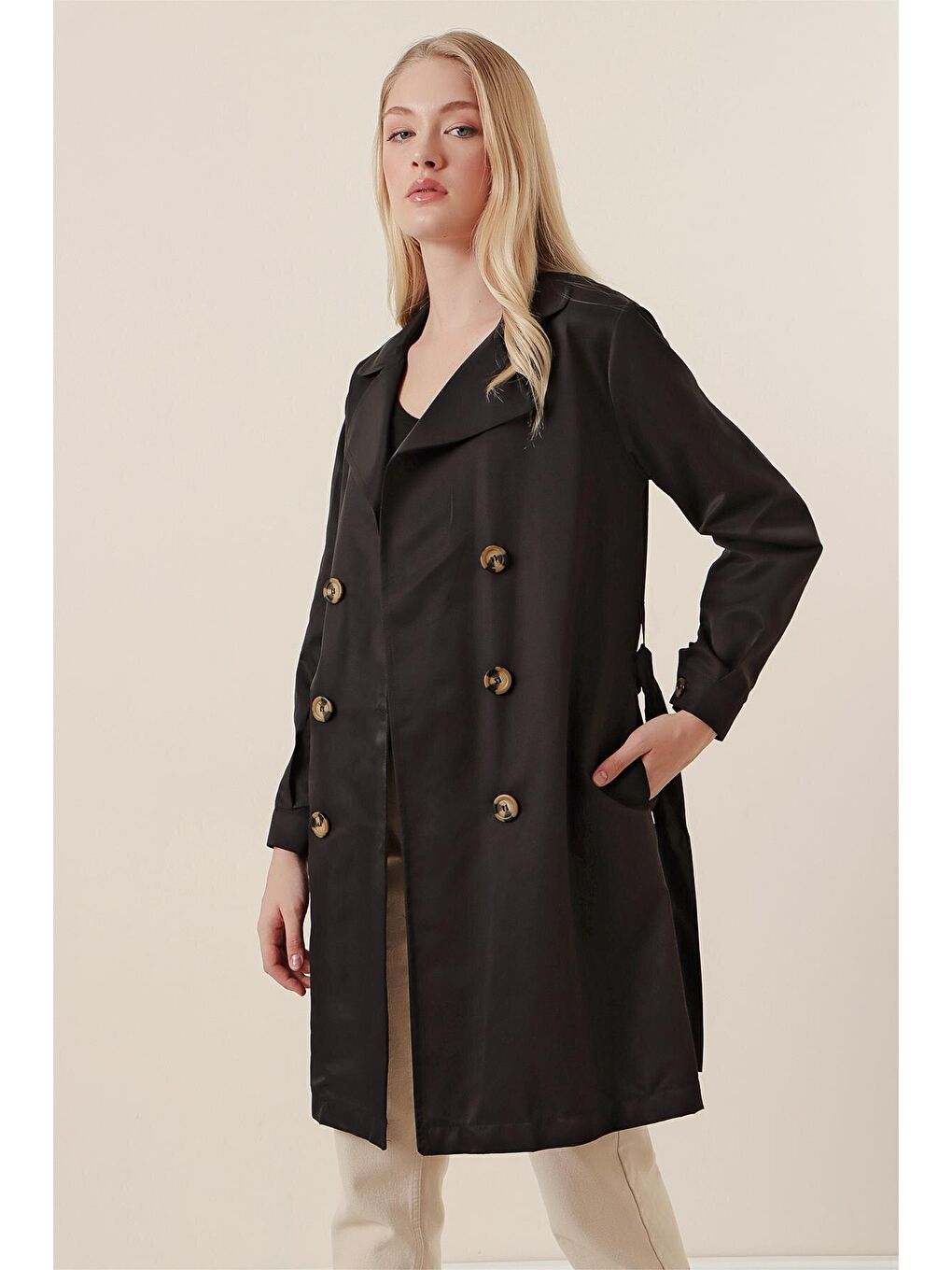 5864 Kruvaze Yaka Kısa Trençkot - Siyah-4