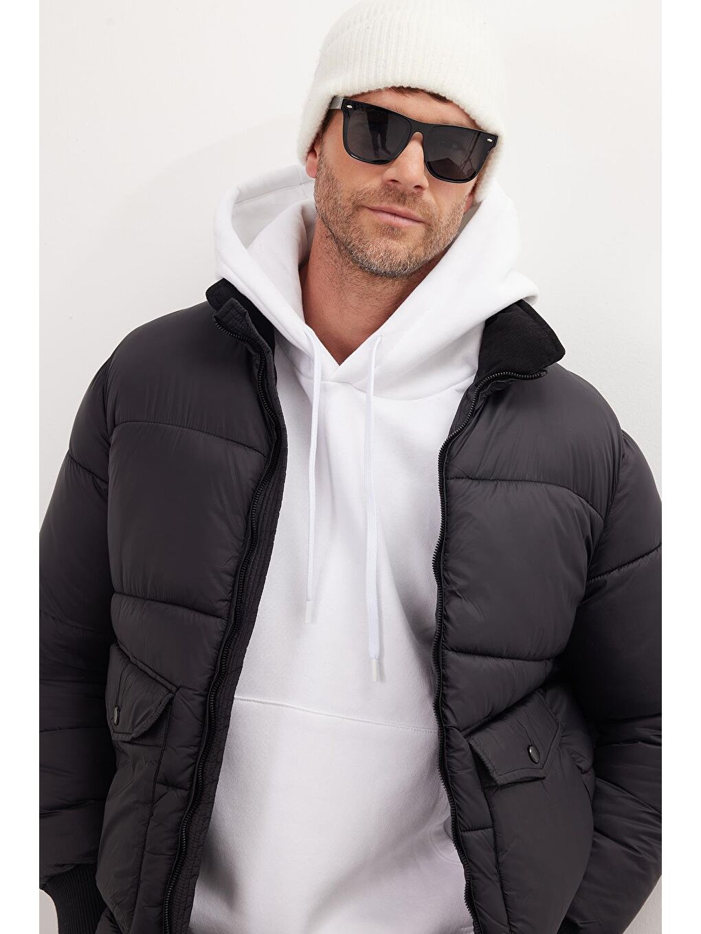 Erkek Regular Fit Klasik Kesim Çift Cepli Lastikli Sıcak Tutan Dik Yaka Siyah Mont-1